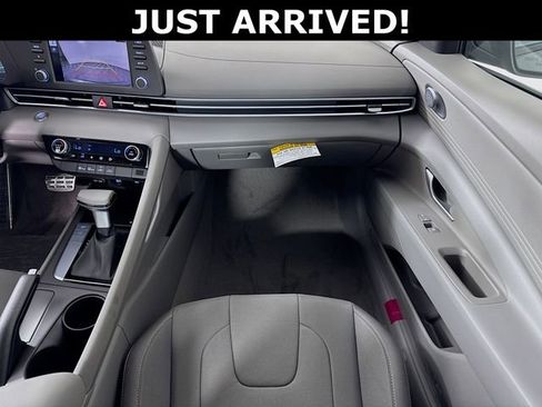 Used 2025 Hyundai Elantra Sport FWD image 34