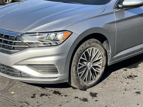 Used 2020 Volkswagen Jetta SE image 8