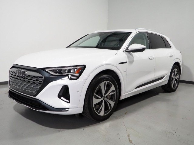 Used 2024 Audi Q8 e-tron Premium Plus w/ Premium Plus Package AWD/4WD image 10