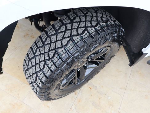 Used 2022 Chevrolet Silverado 1500 Custom Trail Boss w/ Realtree Special Edition image 40