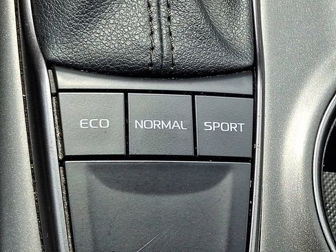 Used 2024 Toyota Camry SE FWD image 23