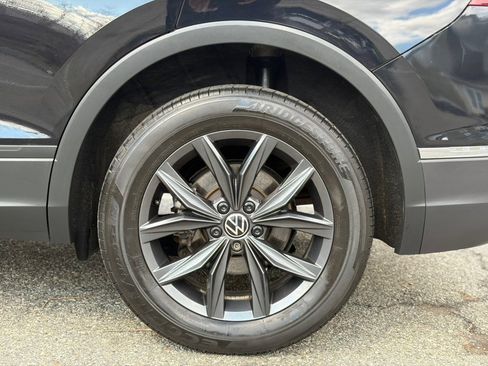 Used 2023 Volkswagen Tiguan SE image 37