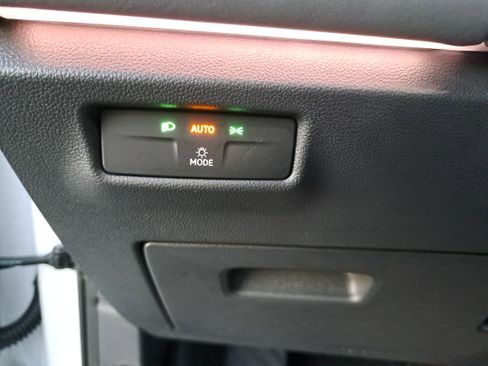 New 2025 Volkswagen Tiguan SE image 25