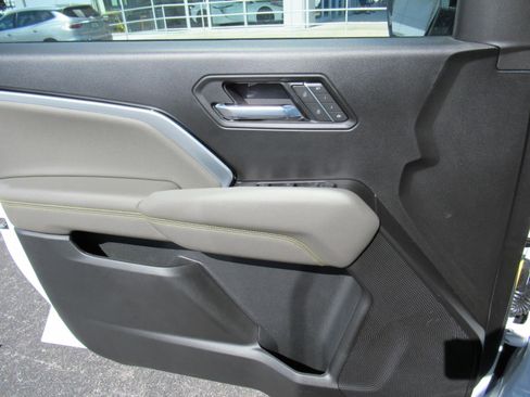 New 2026 Chevrolet Colorado ZR2 AWD/4WD image 19