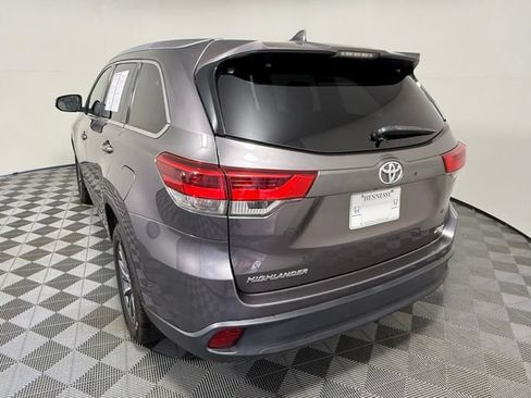 Used 2019 Toyota Highlander XLE FWD image 4