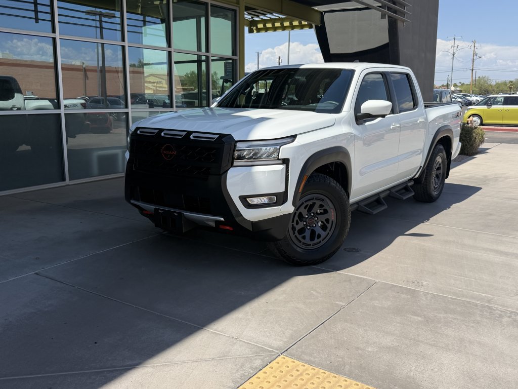 Used 2025 Nissan Frontier Pro-X w/ Pro Convenience Package RWD image 2