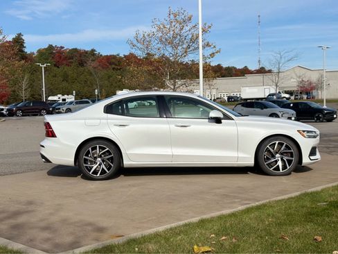 Used 2020 Volvo S60 T6 Momentum image 12