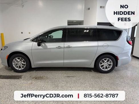 New 2026 Chrysler Pacifica Select FWD image 22