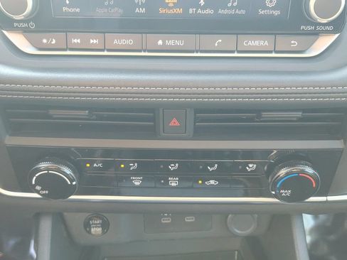 Used 2024 Nissan Rogue S AWD/4WD image 30