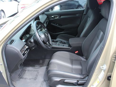 Used 2025 Honda Civic Sport image 17