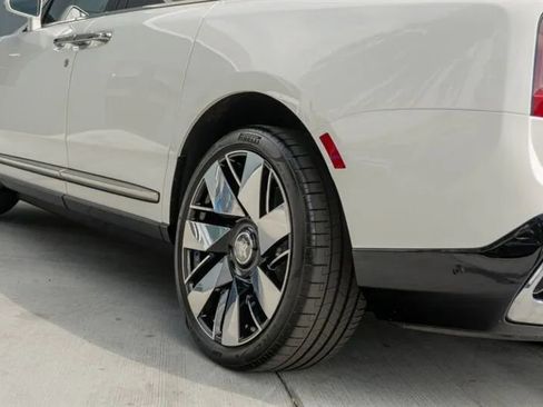Used 2025 Rolls-Royce Cullinan image 44