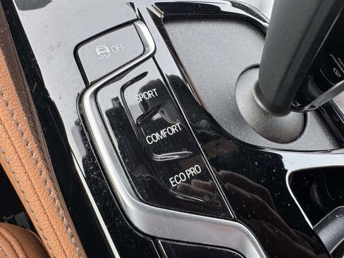 Used 2023 BMW 540i xDrive w/ M Sport Package image 29