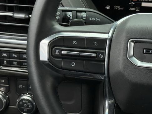 Used 2025 GMC Yukon Denali AWD/4WD image 13