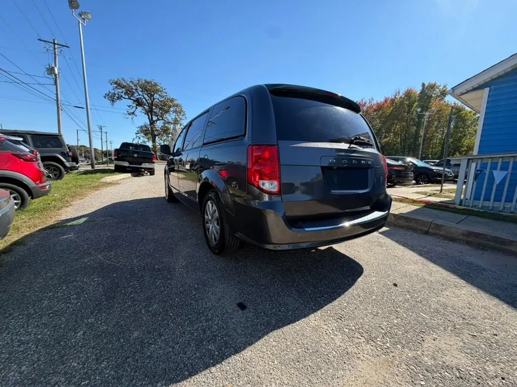 Used 2018 Dodge Grand Caravan SE w/ UConnect Hands-Free Group FWD image 3