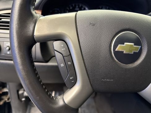 Used 2011 Chevrolet Avalanche LTZ AWD/4WD image 17