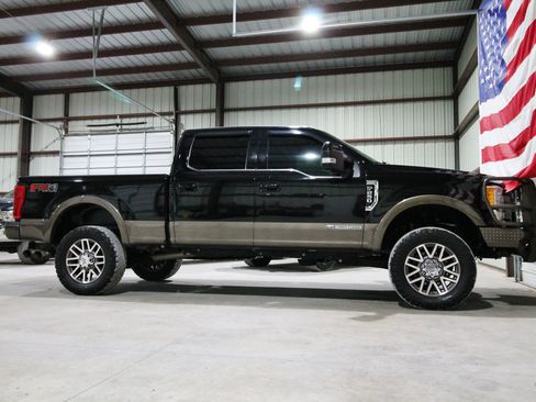 Used 2017 Ford F250 King Ranch w/ FX4 Off-Road Package AWD/4WD image 14