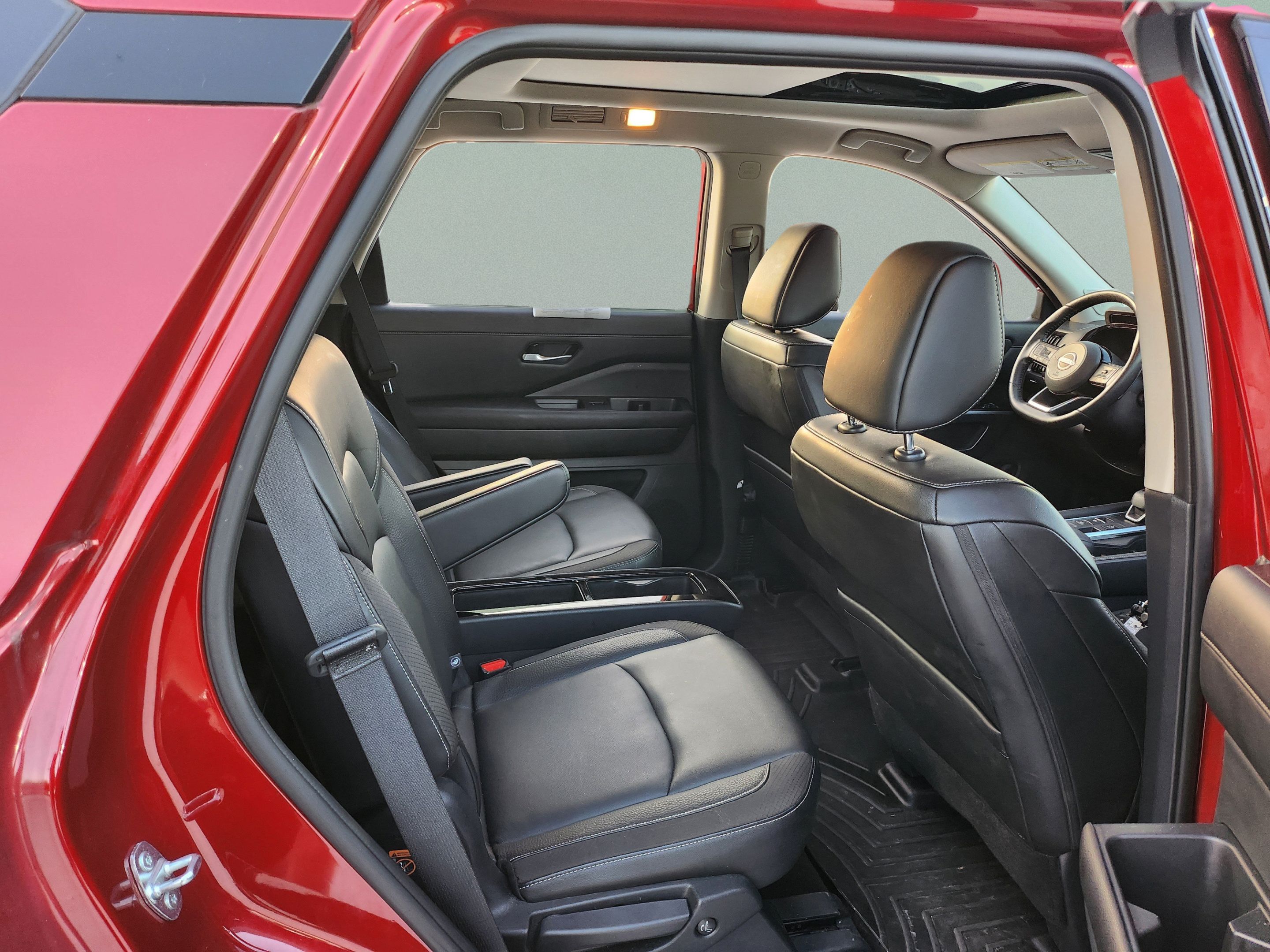 Used 2024 Nissan Pathfinder SL w/ SL Premium Package FWD image 23
