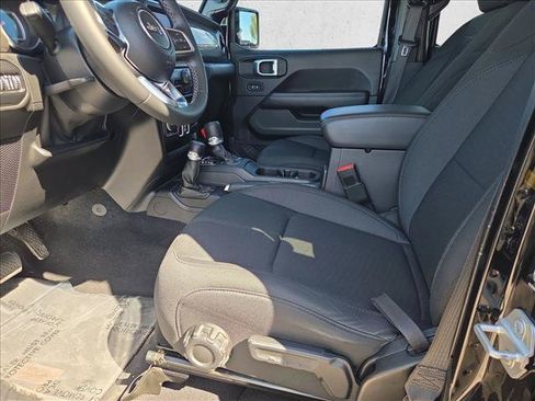 Used 2020 Jeep Wrangler Unlimited Sahara AWD/4WD image 15