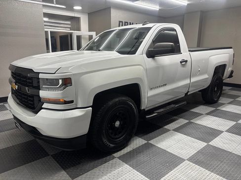Used 2017 Chevrolet Silverado 1500 W/T w/ Trailering Package RWD image 2