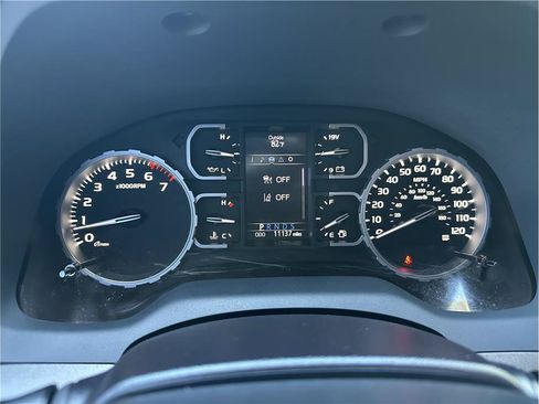 Used 2020 Toyota Tundra SR5 w/ SR5 Upgrade Package AWD/4WD image 22