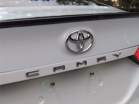 Used 2020 Toyota Camry XSE image 31