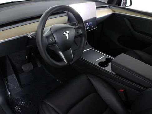 Used 2024 Tesla Model Y Long Range AWD/4WD image 19