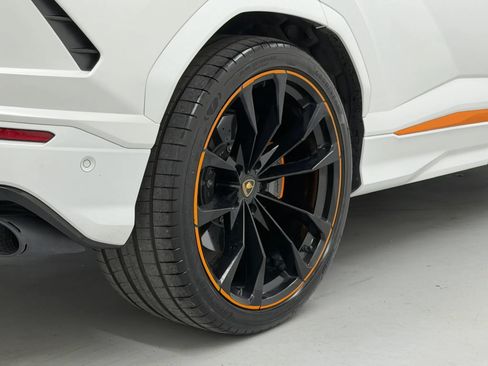 Used 2022 Lamborghini Urus AWD/4WD image 56
