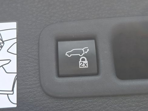 Used 2021 Toyota Sienna XLE FWD image 19