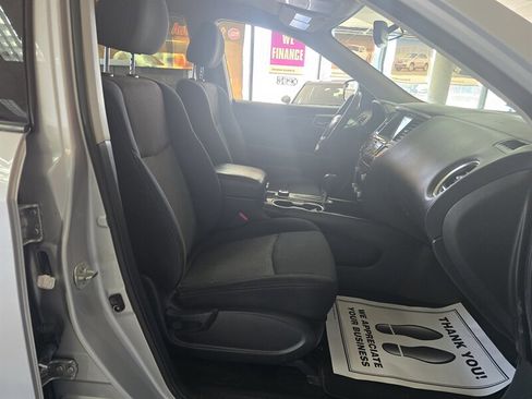 Used 2019 Nissan Pathfinder SV AWD/4WD image 17