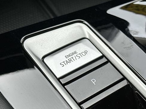 Used 2024 Volkswagen Atlas SEL Premium R-Line image 28