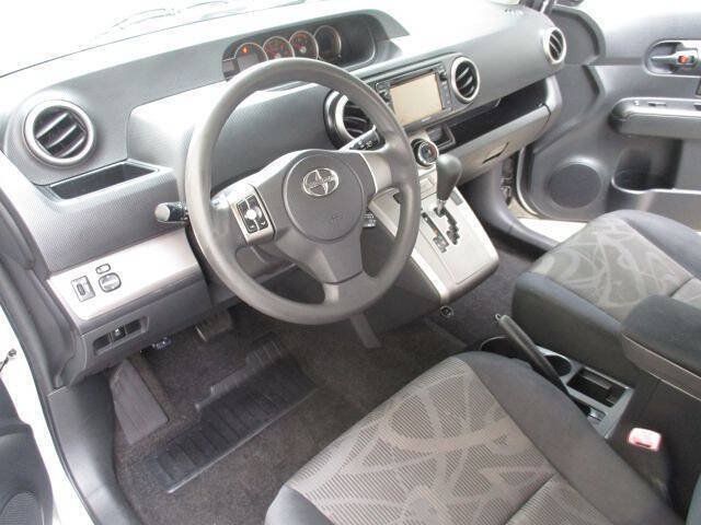 Used 2015 Scion xB FWD image 10
