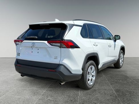 Used 2021 Toyota RAV4 LE AWD/4WD image 6