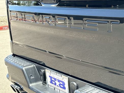 Used 2025 Chevrolet Silverado 1500 LT Trail Boss w/ Convenience Package II AWD/4WD image 31