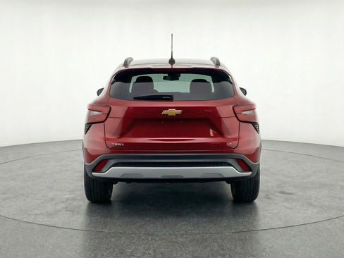 Used 2025 Chevrolet Trax LT FWD image 6