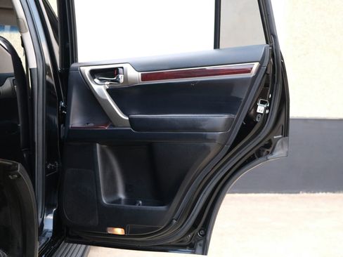 Used 2017 Lexus GX 460 image 29