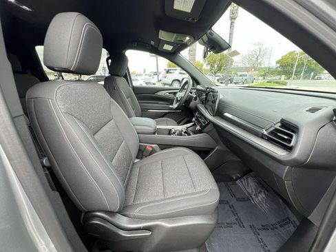 Used 2026 Chevrolet Traverse LT image 27