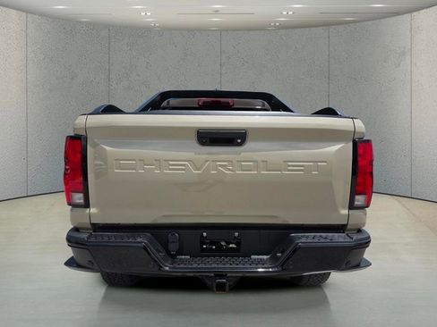 Used 2024 Chevrolet Colorado Z71 w/ Z71 Convenience Package 2 AWD/4WD image 4