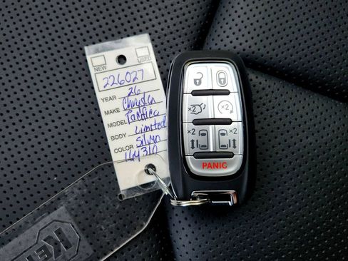 New 2026 Chrysler Pacifica Limited w/ Uconnect Theater Family Group image 30