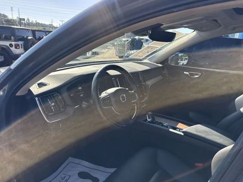 Used 2022 Volvo XC60 B5 Momentum w/ Protection Package Premier FWD image 14