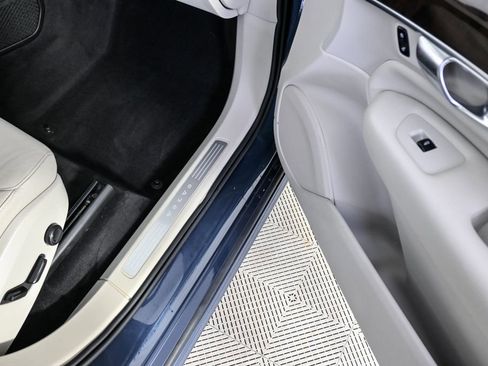 Used 2019 Volvo XC90 T5 Momentum image 24