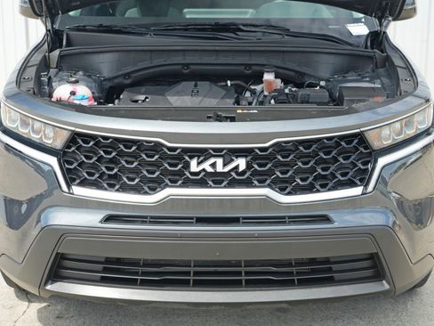 Used 2022 Kia Sorento LX image 7