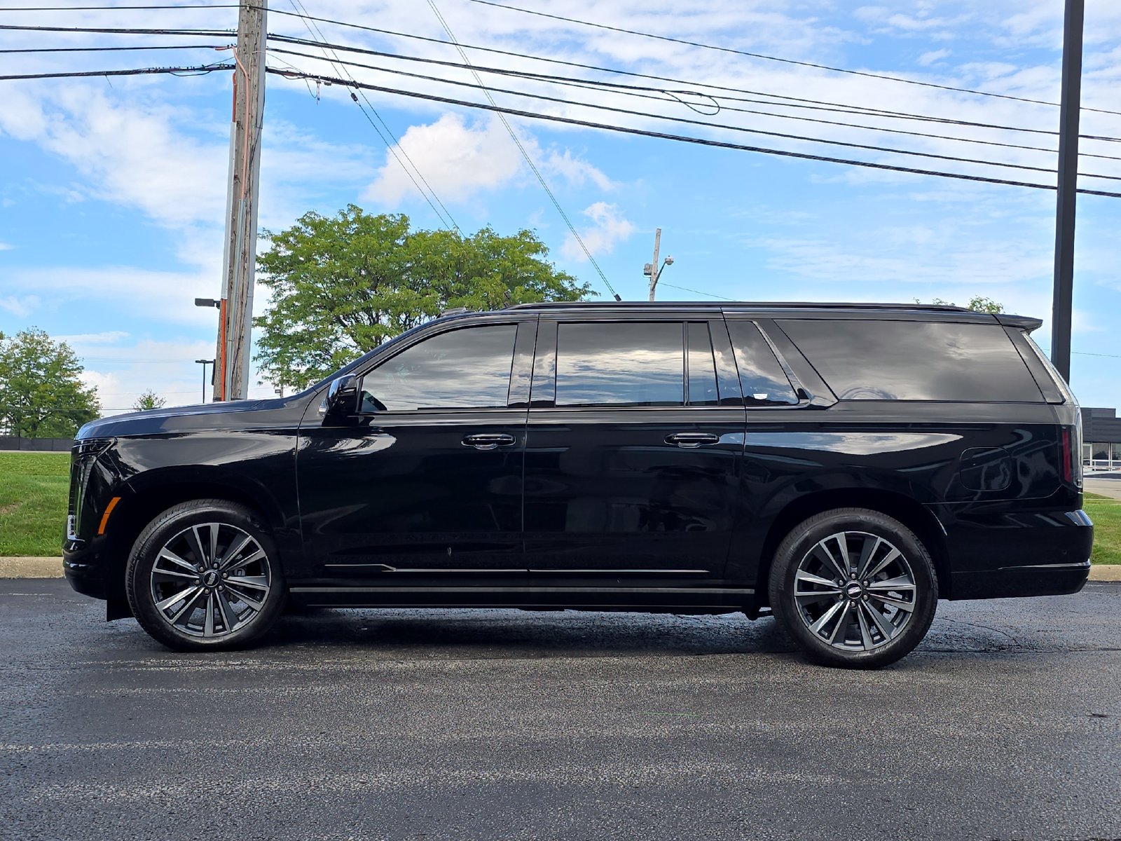 Certified 2026 Cadillac Escalade ESV Sport w/ Touring Package AWD/4WD image 20