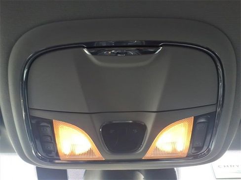 Certified 2022 Jeep Cherokee Latitude Lux w/ Sun & Sound Group image 21