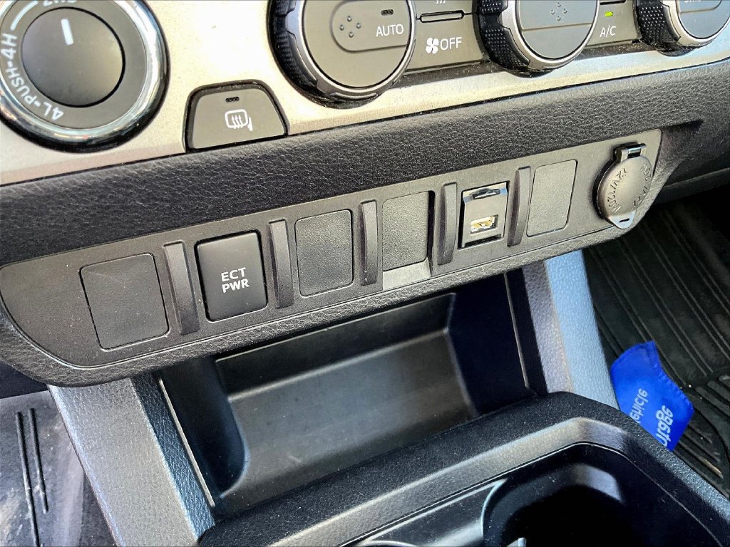 Used 2021 Toyota Tacoma SR AWD/4WD image 12