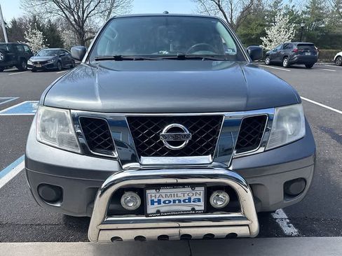 Used 2017 Nissan Frontier SV image 2