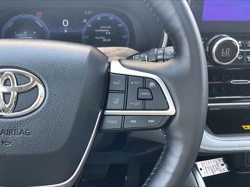 Used 2024 Toyota Highlander Platinum AWD/4WD image 24