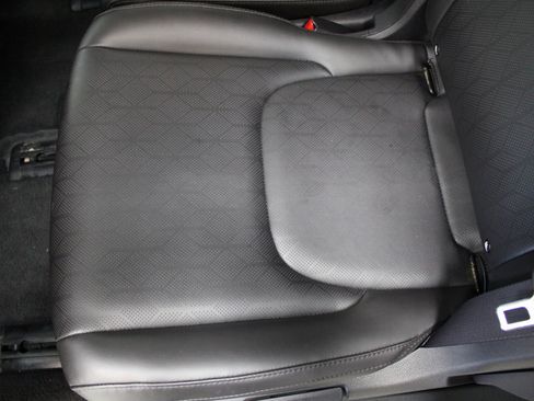 Used 2022 Kia Carnival LX image 17