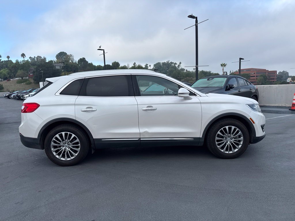 Used 2018 Lincoln MKX Select w/ Select Plus Package FWD image 4
