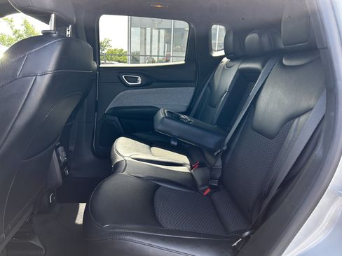 Used 2024 Jeep Compass Latitude AWD/4WD image 34