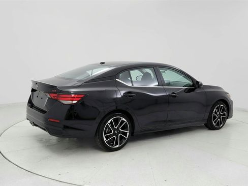 Used 2025 Nissan Sentra SR w/ SR Premium Package FWD image 5